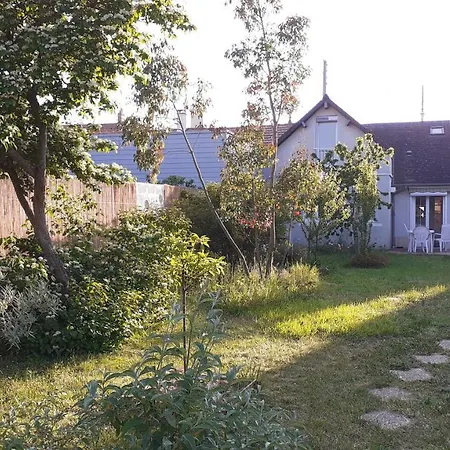 Prázdninový dům Maison Au Calme Avec Jardin Clos