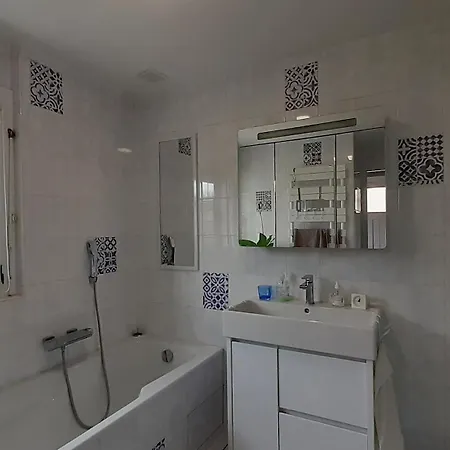 Maison Au Calme Avec Jardin Clos * Caen